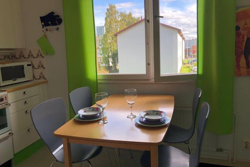 Vaerikaes Puutalokaksio 1-6 Hloelle, Ilm Parkit Apartment Oulu Exterior photo